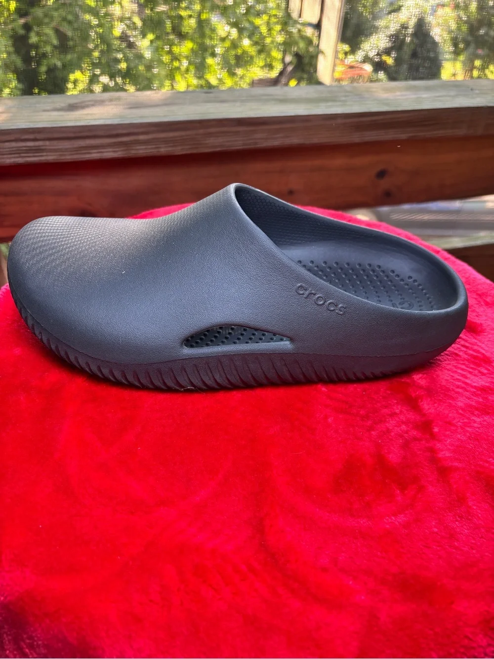 Crocs Mellow Slip On Recovery Clogs Slides Men’s 8 Women’s 10 Black Vent Window